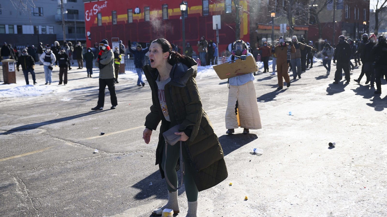 Protests as immigration agents shoot man in Minneapolis