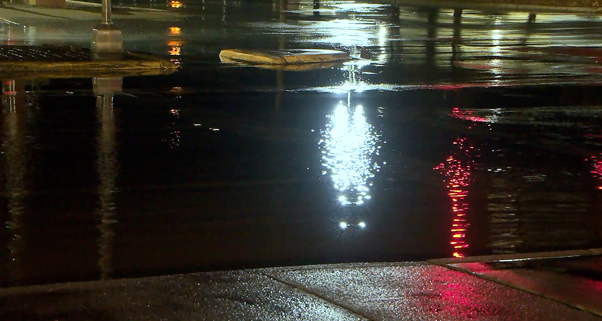 Northeast El Paso water main break floods streets, disrupts service