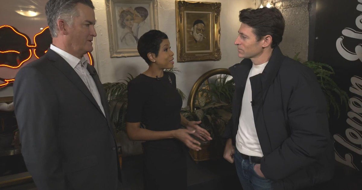 Tony Dokoupil broadcasts CBS Evening News from Chicago's Eleven City Diner