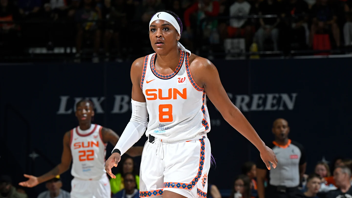 Phoenix Mercury v Connecticut Sun