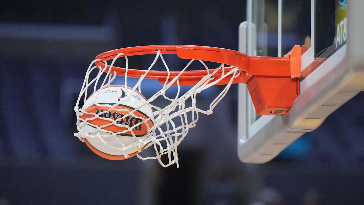 How Phoenix Fought Its Way To 2000 Playoffs