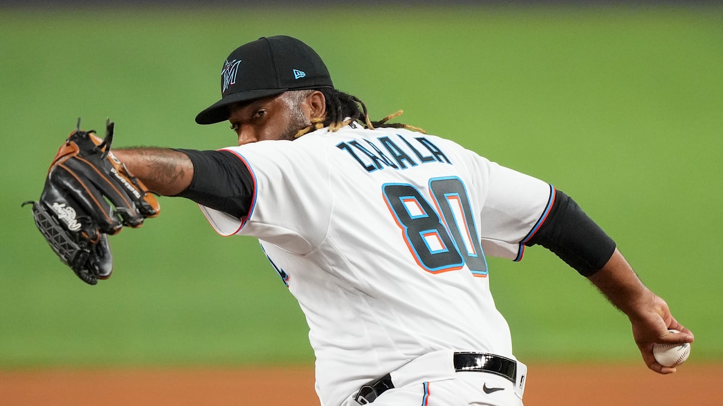 Cincinnati Reds v Miami Marlins