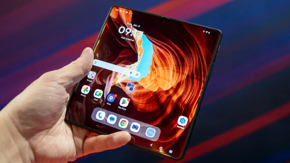 Motorola Brings a Stylus to the Foldable Phone Fight With the Razr Fold