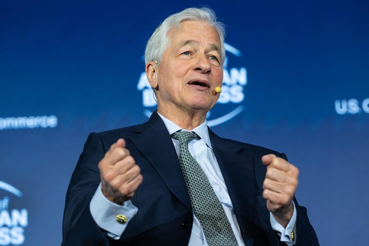 Jamie Dimon warns that the $38 trillion national debt is ‘not sustainable’ and it’s one of two ‘tectonic plates’ that may crash in the near future