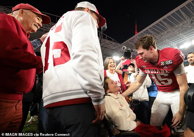 Elsa Mendoza is battling MS and her son recently called her his best friend and 'inspiration'