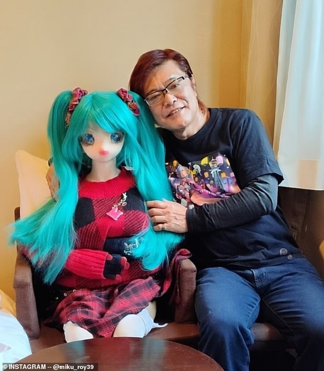 The pair 'married' in March 2022. Photo courtesy of Wataru Nakaya (Roy)/@miku_roy39