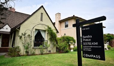 Trump says U.S. to ban large investors from buying homes