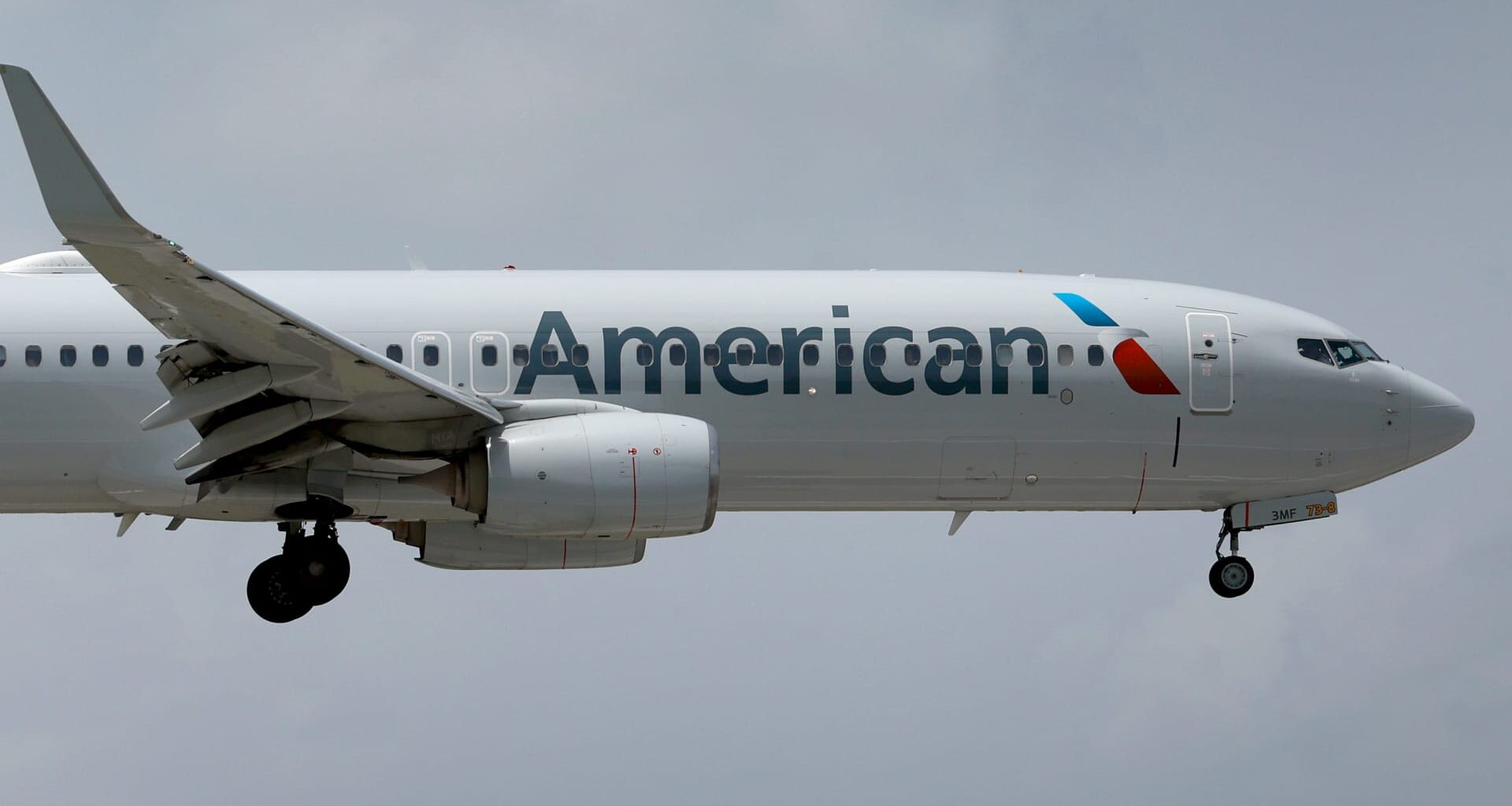 American Airlines keeps frequent flyer status requirements the same
