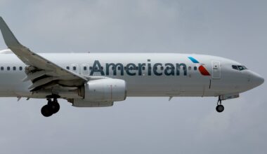 American Airlines keeps frequent flyer status requirements the same