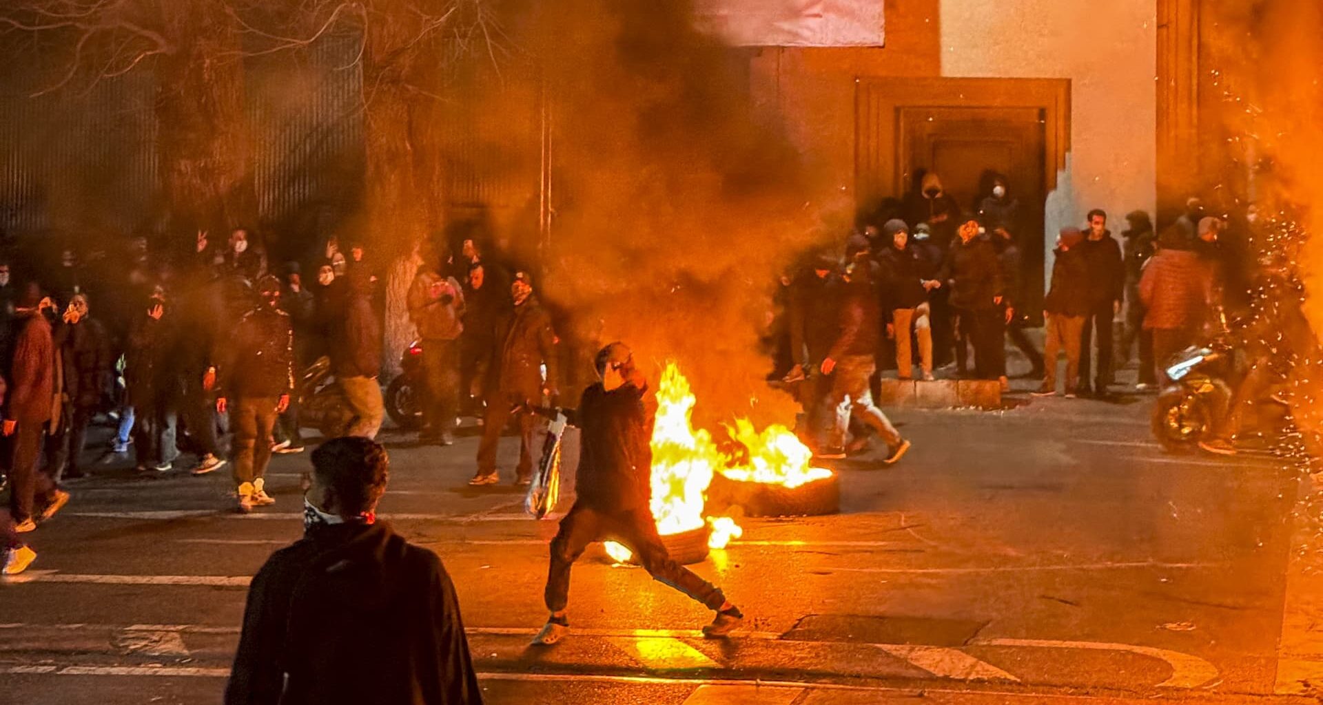 Oil rallies after Trump tells Iran protesters help is on the way