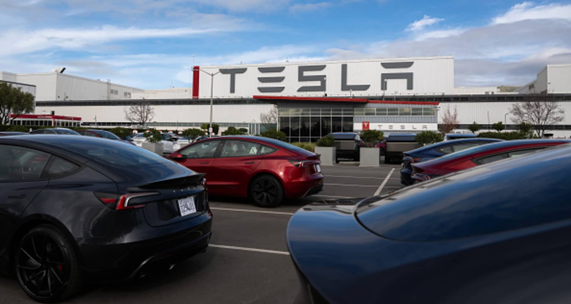 Elon Musk pivots Tesla to AI and robots. Wall Street has its doubts