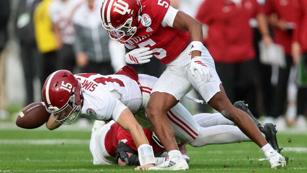Alabama's Ty Simpson exits CFP quarterfinal with apparent injury