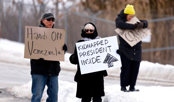 Protesters demonstrate in front of Stewart Air National Guard Base before the arrival of captured Venezuelan President Nicolas Maduro, in Newburgh, N.Y. (AP Photo/Noah K. Murray)