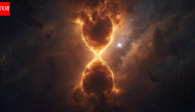 Astronomers notice an hourglass like shape while scanning an ordinary galaxy |