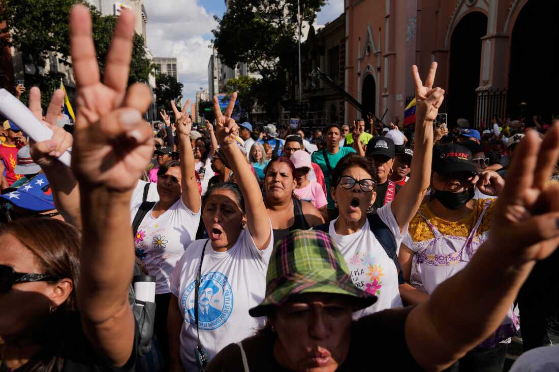Supporters of Nicolás Maduro demand the captured Venezuelan president's release from U.S. custody during a protest in Caracas, Venezuela, Sunday.