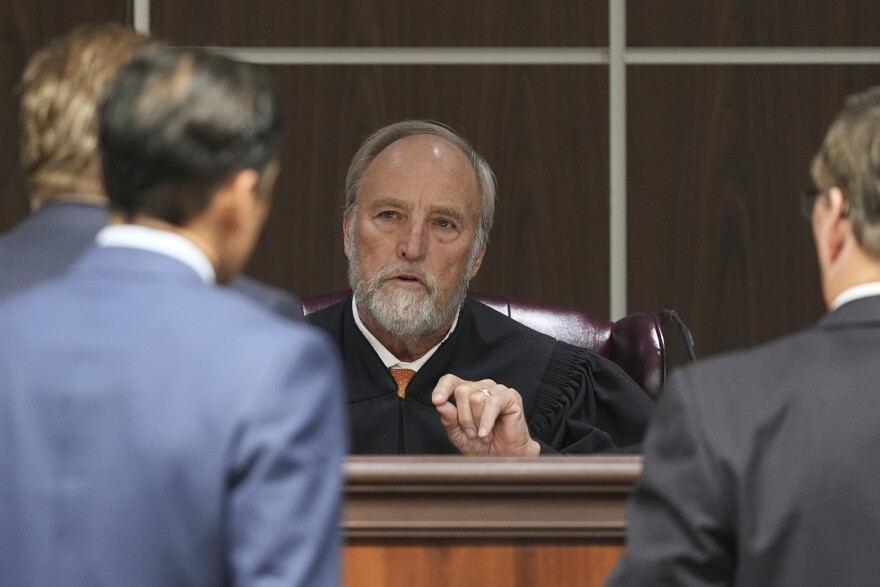 Judge Sid Harle, center, talks with attorneys during a trial for former Uvalde school district police officer Adrian Gonzales at the Nueces County Courthouse in Corpus Christi, Texas, Tuesday, Jan. 6, 2026.