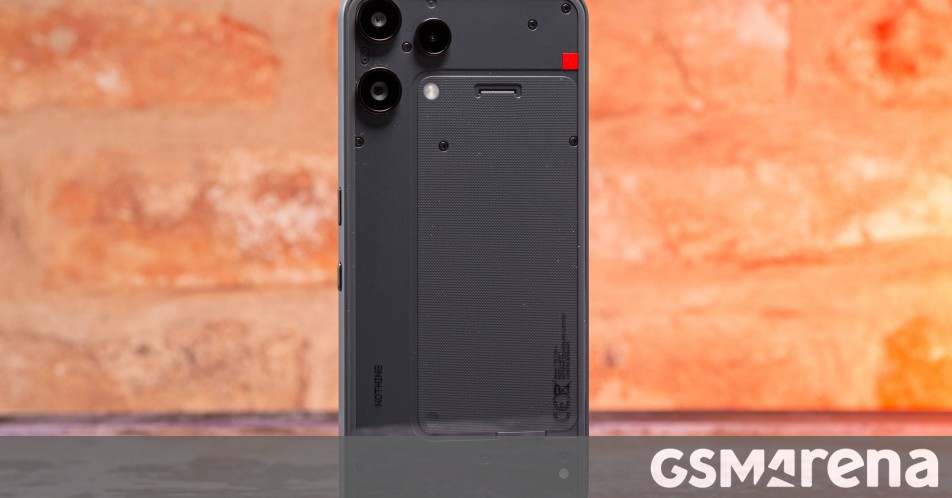 Nothing removes controversial lock screen ads, but there's a catch