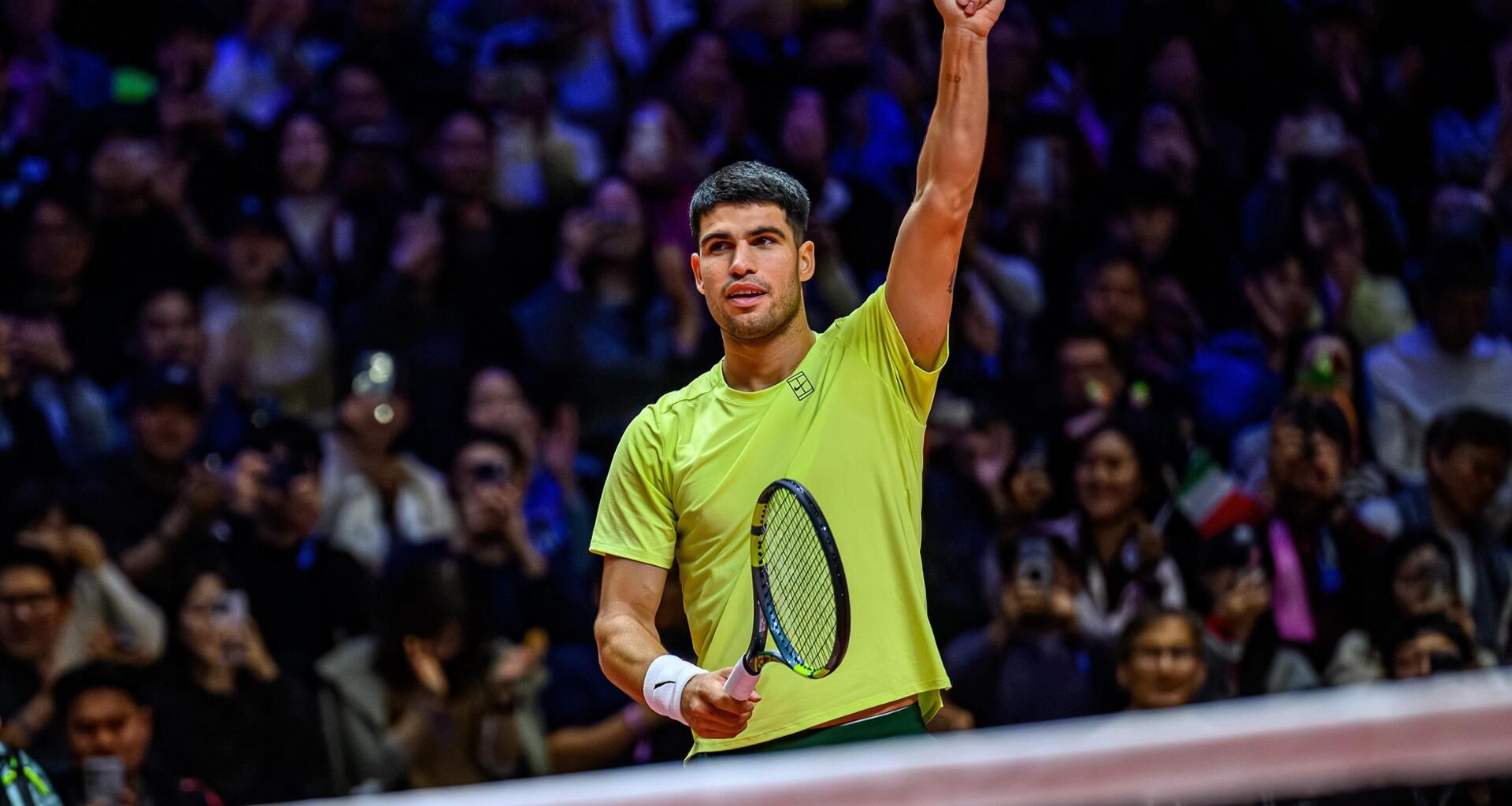 Carlos Alcaraz of Spain gives the crowd a thumbs up after winning against Jannik Sinner of Italy during the Hyundai Card Super Match in Incheon, Saturday. Korea Times photo by Shim Hyun-chul