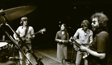 Fans remember the Grateful Dead's Bob Weir