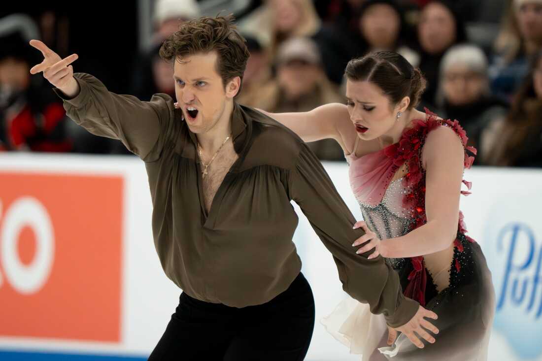 Ice dancers Christina Carreira and Anthony Ponomarenko compete in free skate at nationals.