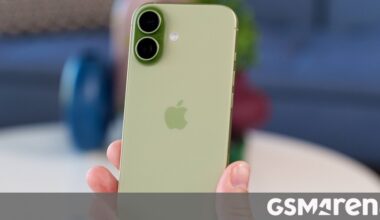 Omdia: Global smartphone shipments grew by 4% in Q4 25, Apple reigns supreme