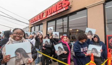 Madison Beer signs 'locket' albums at Looney Tunes Saturday