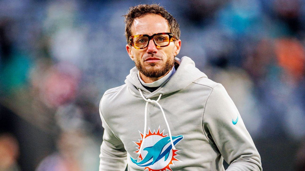 Sources: Chargers expected to hire Mike McDaniel as OC