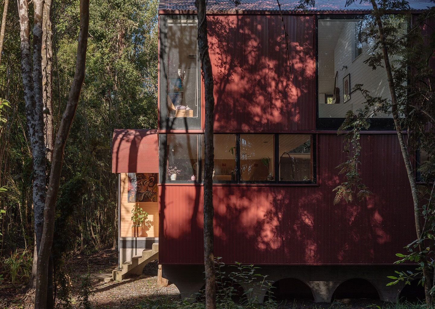 With a Perfectly Placed Mirror, This Chilean Cabin Pulls Off a Magic Trick
