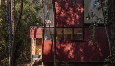 With a Perfectly Placed Mirror, This Chilean Cabin Pulls Off a Magic Trick