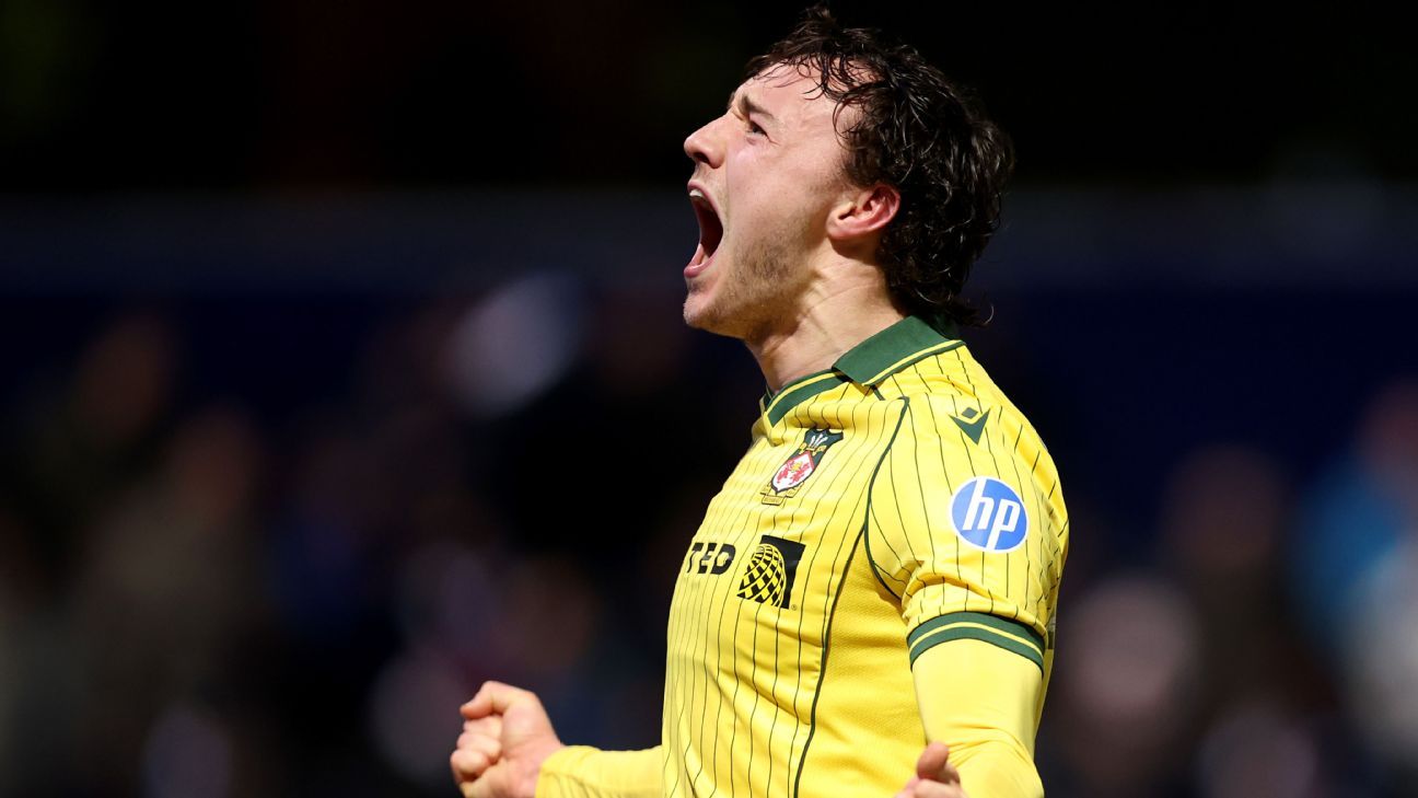 Wrexham 'smelt blood' in dramatic win to move into playoff spot