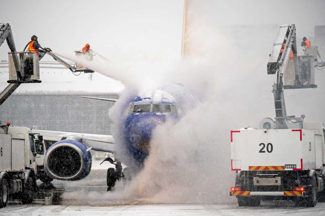 A de-icing crew works during winter storm Fern on a Southwest Airlines flight at Nashville International Airport in Nashville, Tennessee, U.S. January 24, 2026.
