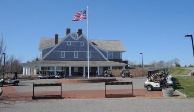 Golf cottage plan too much of a swing, some residents say