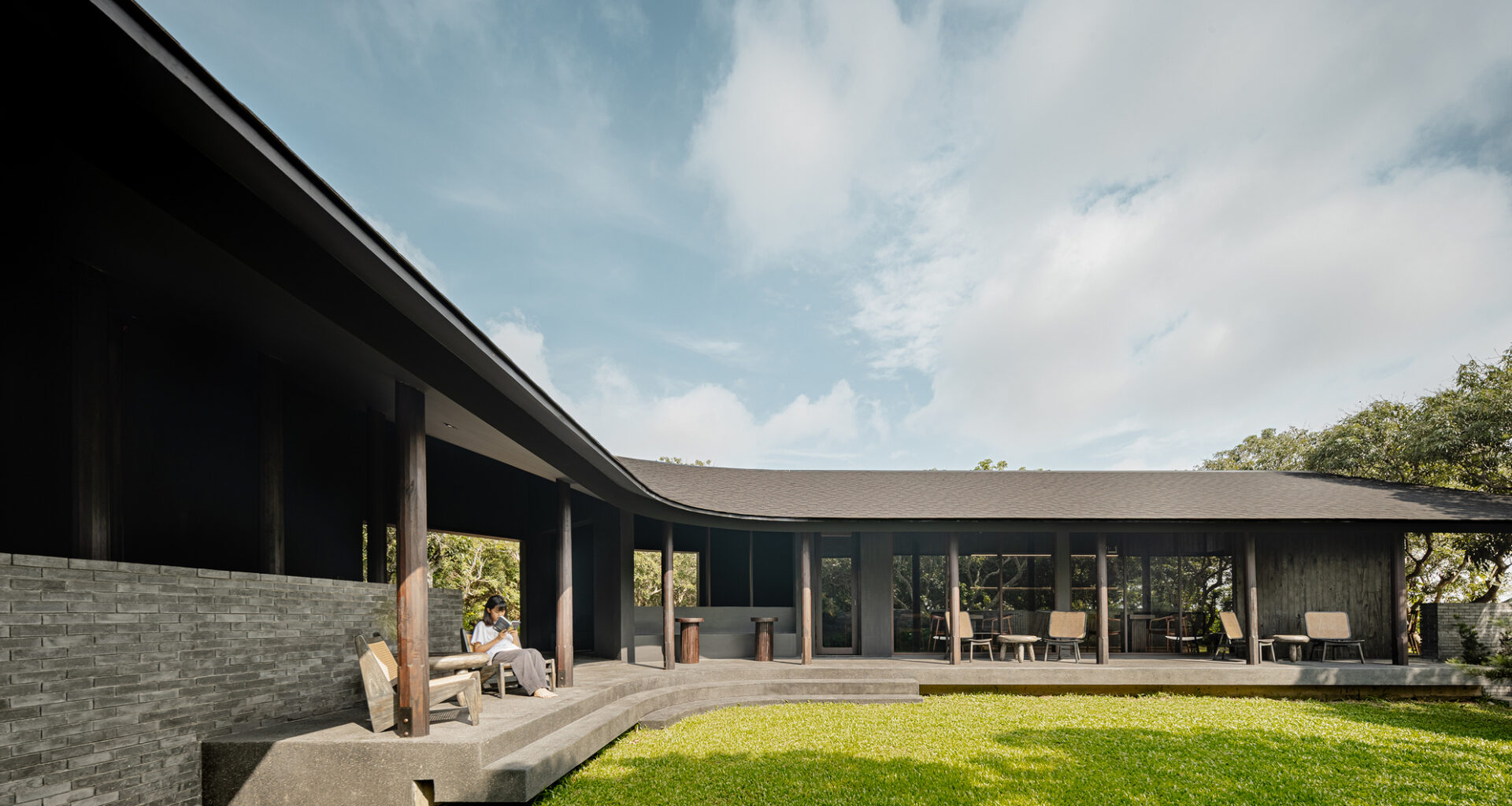 Cafe. MADA in the Little Garden / BodinChapa Architects