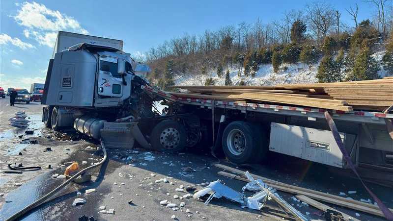 2 hospitalized after crash involving 3 semis shuts down I-275