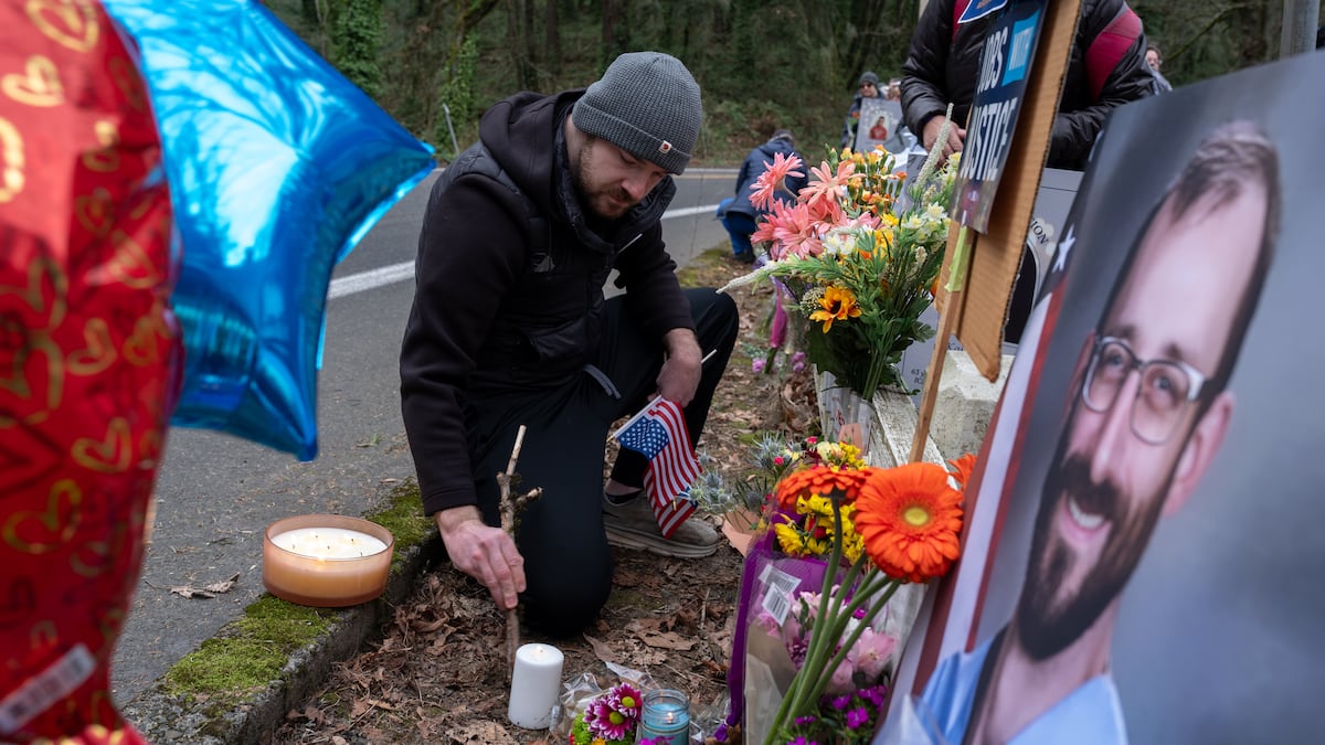 Nurses and protesters make memorial for Alex Pretti at Portland VA Medical Center