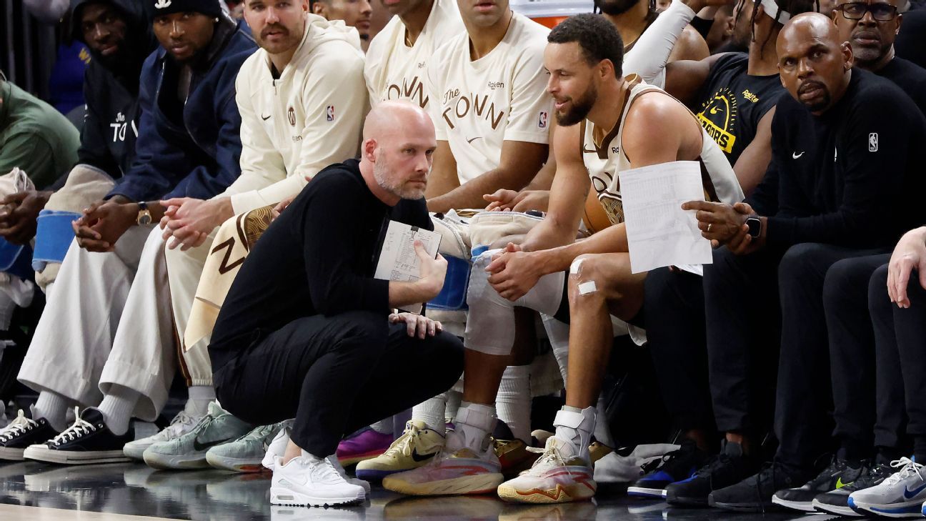 Stephen Curry exits Warriors' loss with right knee soreness