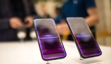 Apple Faces AI Talent Exodus as Top Siri Leader Joins Google DeepMind