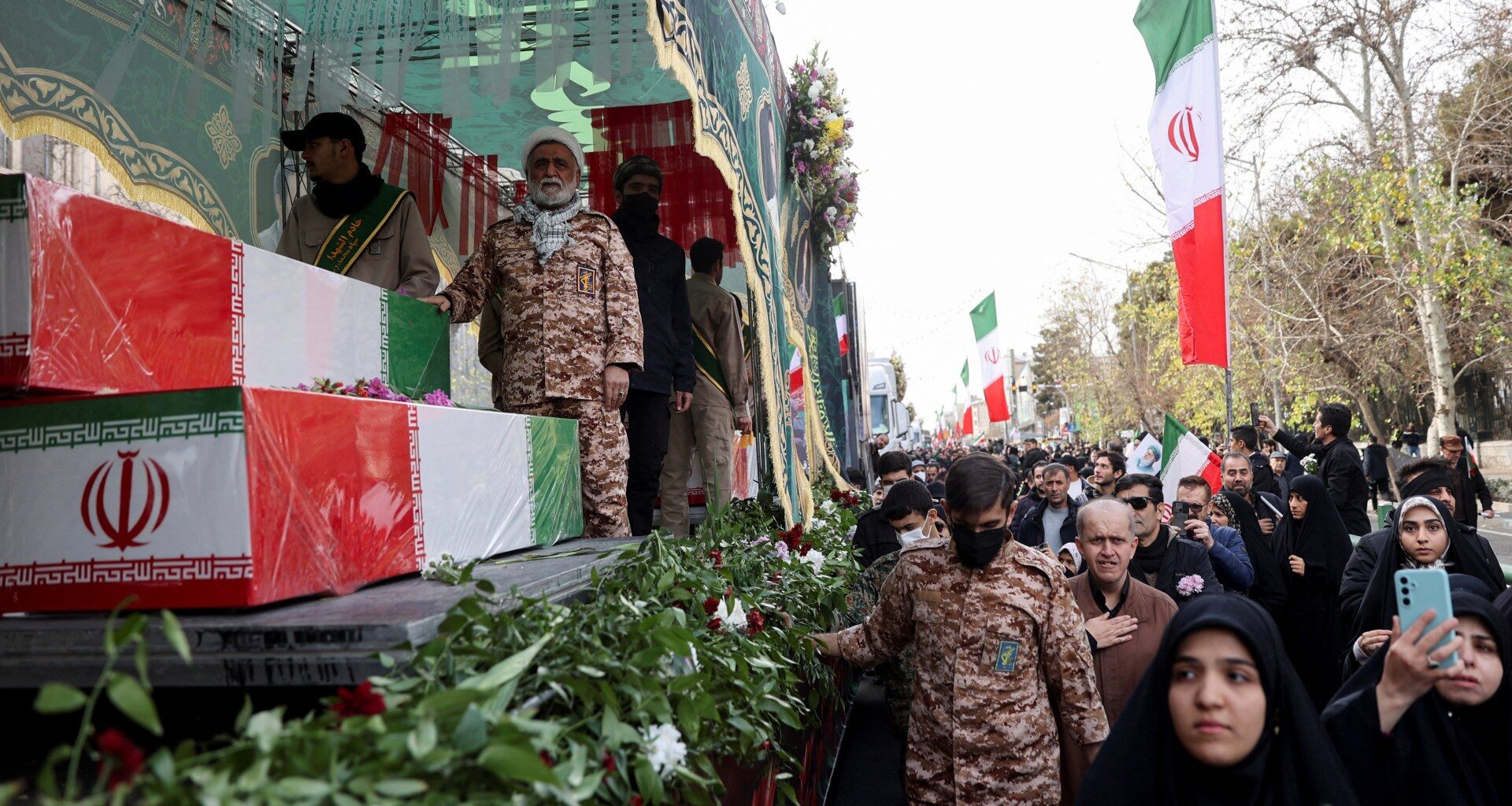 US-Iran tensions: Trump has no path to an easy ‘win’ despite Tehran’s woes | Donald Trump News