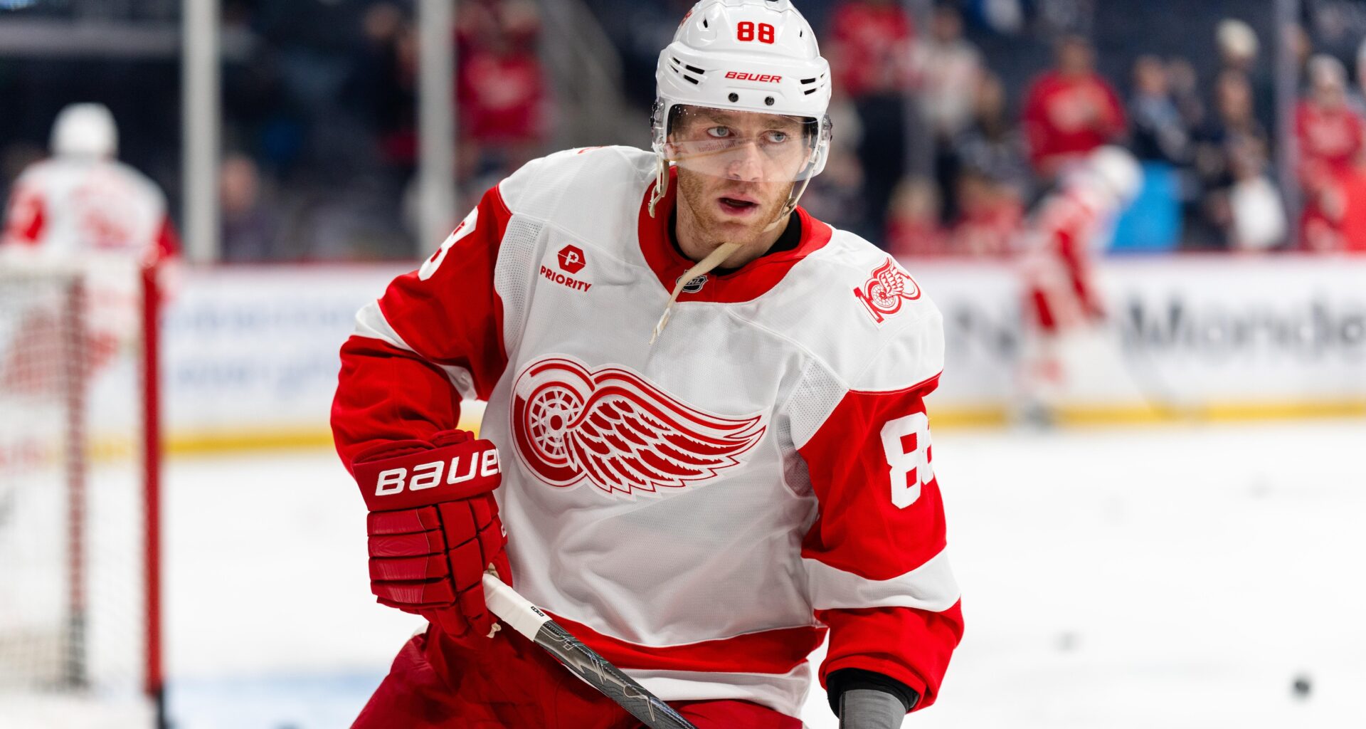 Patrick Kane Breaks Mike Modano's NHL Record for Most Points by US-Born Player