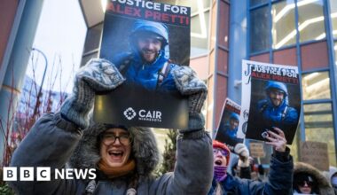 Border agents involved in fatal shooting of Alex Pretti placed on leave - BBC