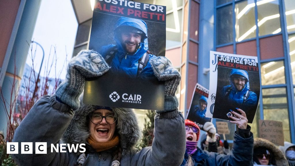 Border agents involved in fatal shooting of Alex Pretti placed on leave - BBC