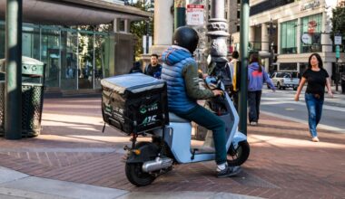 A person claiming to be a food delivery company 'whistleblower' fooled the internet with AI's help