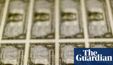 US dollar sinks to its lowest level in four years | Dollar