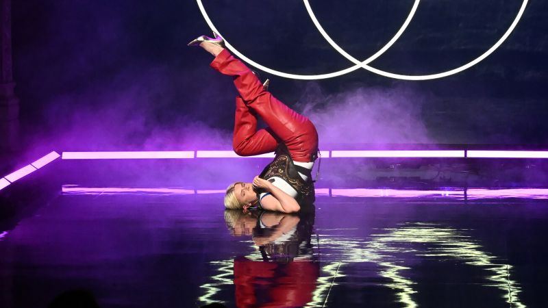 Robyn is back - and so is her madcap sense of style