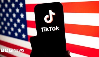 TikTok closes deal with White House to split US app from global business