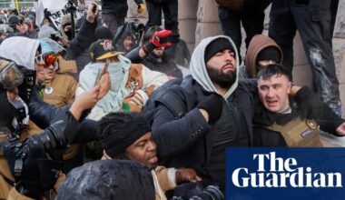 Counterprotesters chase off far-right activists at pro-ICE rally in Minneapolis | Minneapolis