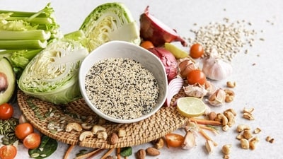 High-fibre diets are essential for gut health and ageing well. (Freepik)