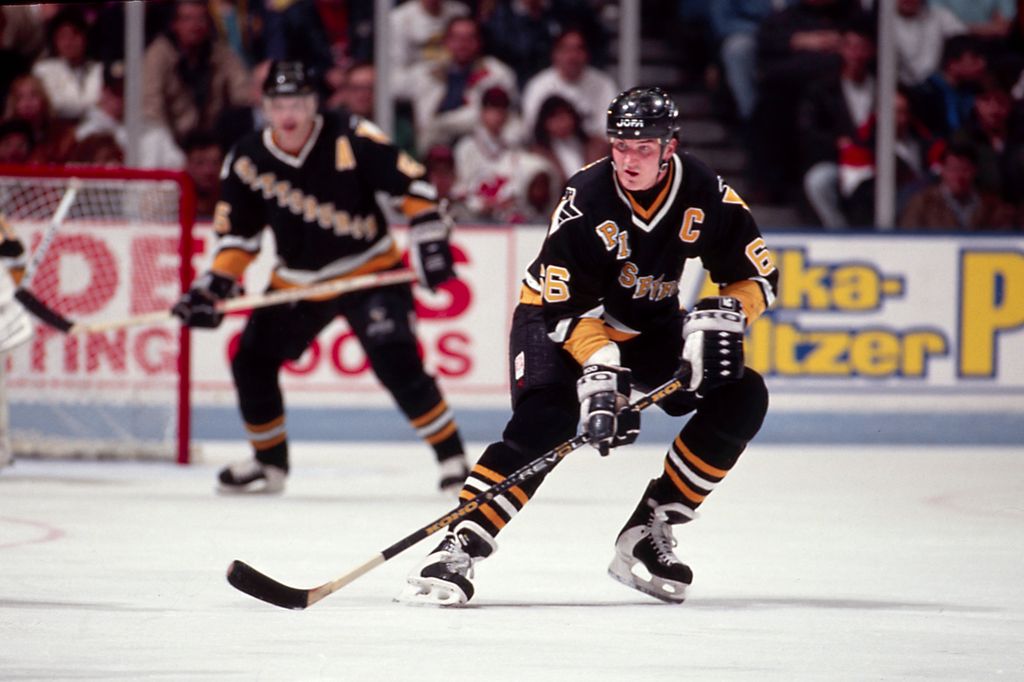 E.RUTHERFORD, NJ - APRIL 25: Pittsburgh Penguins forward, Mario Lemieux, playing defense while the puck was in the Penguin's zone during the game against the NJ Devils at the Meadowlands Arena ,East Rutherford, NJ, United States on April 25,1993. (Photo by Steve Crandall/Getty Images)