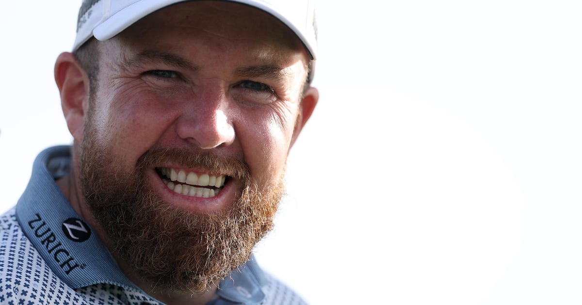 Shane Lowry leads Dubai Invitational after McIlroy hits the water four times – The Irish Times