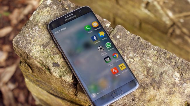 The Samsung Galaxy S7 Edge on a brick